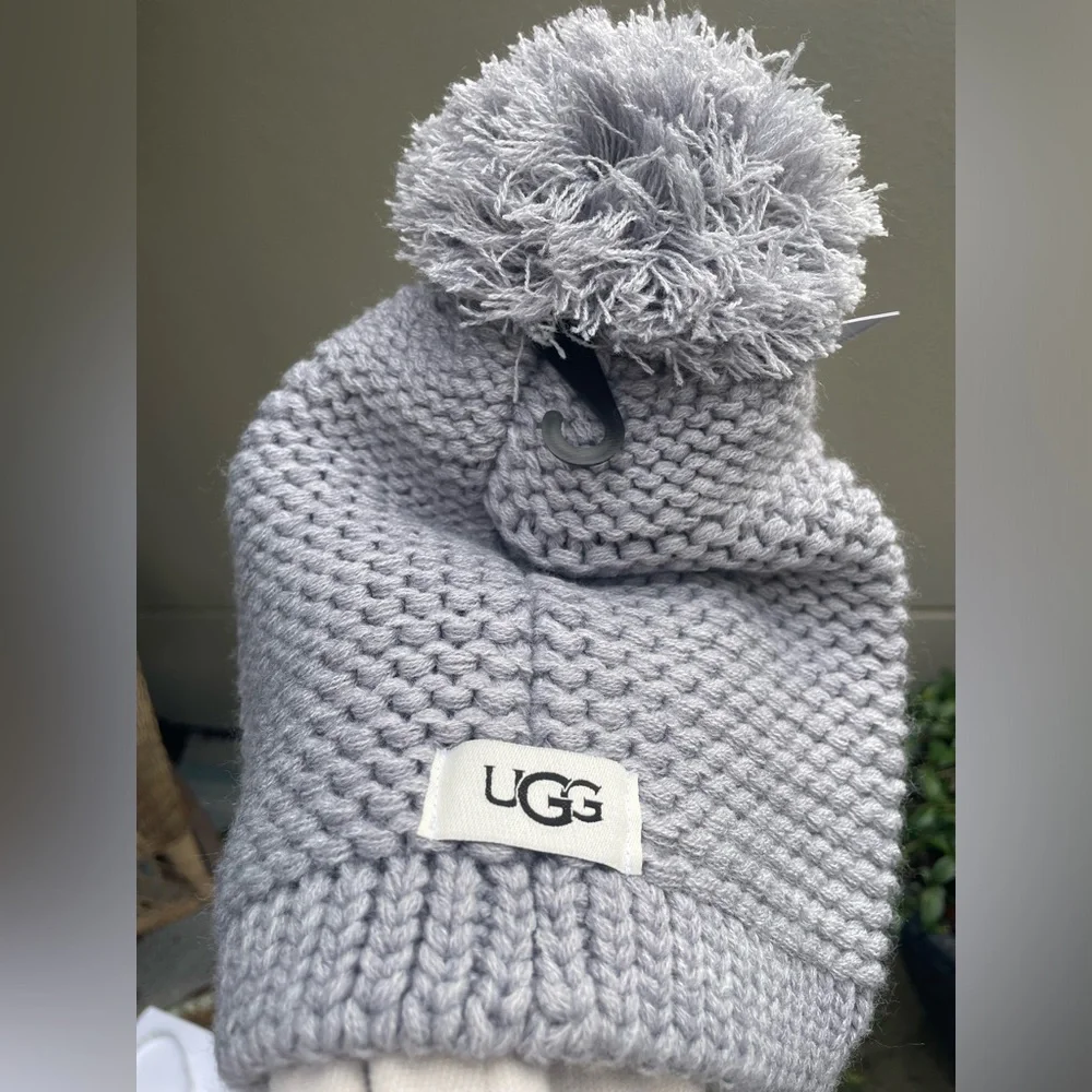 UGG Gray Knit Beanie for Women.
NWT 
MSRP $60
Light Gray - Picture 7 of 16